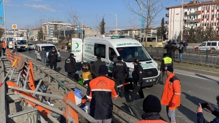 Malatya’da bariyerlere çarpan ehliyetsiz sürücü öldü, iki kişi yaralandı