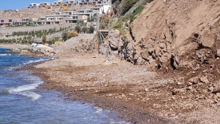 Bodrum’da denize dökülen kaçak hafriyat firma tarafından toplanıyor