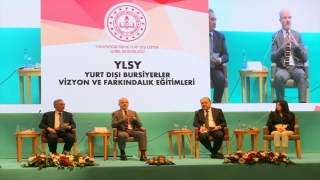 YÖK Başkanı Özvar, yurt dışında eğitim alacak bursiyer öğrencilerle buluştu