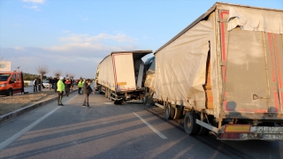 Manisa’da zincirleme trafik kazasında 4 kişi yaralandı