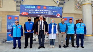 TDV ve DİTİB Kırgızistan’da gıda paketleri dağıttı