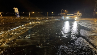 Ardahan’da kar sularının erimesi ve sağanak sonrası bazı yolları su bastı