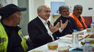 Kemal Kılıçdaroğlu, inşaat işçileri ile iftar yaptı: