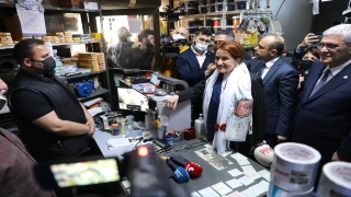 İYİ Parti Genel Başkanı Meral Akşener, İzmir’de esnafı ziyaret etti