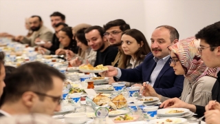 Sanayi ve Teknoloji Bakanı Varank, iftarda gençlerle buluştu: