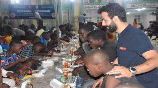 Türkiye Diyanet Vakfı, Fildişi Sahili’nde 4 bin kişiye iftar verdi