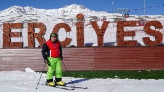 Avusturyalı eski şampiyon sporcu Marc Girardelli, Erciyes’te kayak yaptı