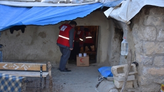 Şırnak’ta Türk Kızılay gönüllüleri ihtiyaç sahibi aileler için yemek pişiriyor 