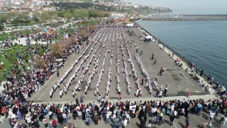 Tekirdağ’da 1920 öğrenci TBMM’nin kuruluşunu Trakya halayıyla kutladı