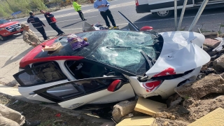 Malatya’da menfeze çarpan otomobildeki 1 kişi öldü, 5 kişi yaralandı