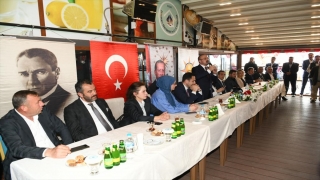 AK Parti Grup Başkanvekili Bülent Turan, Çanakkale’de partililerle bayramlaştı: