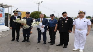 Antalya Valisi Yazıcı çocuklarla ve huzurevinde kalan yaşlılarla bayramlaştı