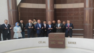 İçişleri Bakanı Soylu, 3. Cumhurbaşkanı Bayar’ın anıt mezarını ziyaret etti