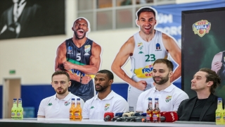 Frutti Extra Bursaspor 3 basketbolcusuyla sözleşme yeniledi.