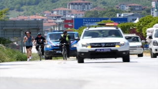 Bisikletlilerin Selanik’ten Samsun’a taşıdığı ”Ata toprağı” Düzce’ye ulaştı