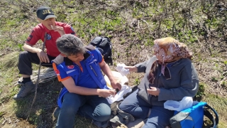 Erzincan’da ışkın toplarken ayağını kıran kadını AFAD, UMKE ve JAK ekipleri kurtardı