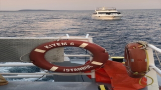 Bodrum açıklarında arızalanan yat, kıyı emniyeti ekiplerince marinaya çekildi