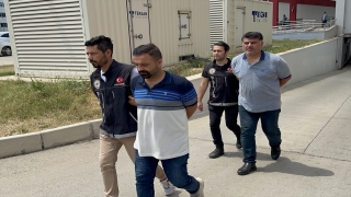 Adana’da yolcu otobüsündeki margarin kutularından 9 kilo 900 gram esrar çıktı