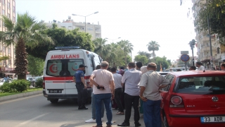 Mersin’de otomobilin çocuğa çarpması güvenlik kamerasında