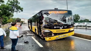 Üsküdar’da İETT otobüsünün karıştığı kazada 1 kişi yaralandı 