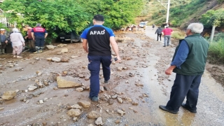 Aydın’da sağanak nedeniyle bazı evleri su bastı, iki otomobil sele kapıldı