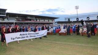 Akdeniz Üniversitesi Tıp Fakültesinden mezun olan 438 öğrenci yemin ederek hekim oldu