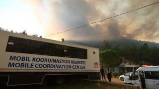 Marmaris’teki orman yangını nedeniyle yangın koordinasyon merkezi tahliye ediliyor