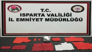 Isparta’da uyuşturucu operasyonunda yakalanan 6 zanlıdan 1’i tutuklandı