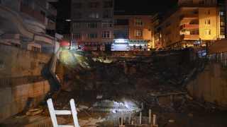 Üsküdar’da istinat duvarı çöktü, 3 bina tahliye edildi