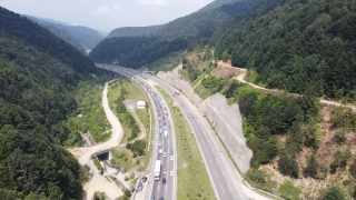 GÜNCELLEME Bayram tatili için yola çıkanlar Bolu Dağı’nda uzun araç kuyrukları oluşturdu