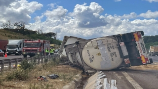 İstanbul’da kimyasal madde yüklü tanker devrildi