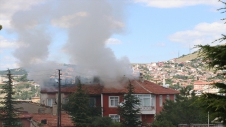 Yozgat’ta apartmanın çatısındaki yangın söndürüldü