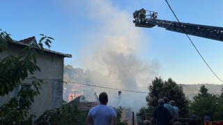 Beykoz’da çatı katında çıkan yangın hasara neden oldu