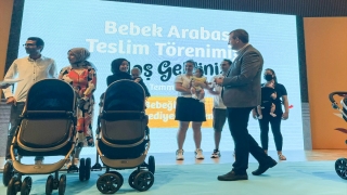 Güngören Belediyesi 288 aileye bebek arabası dağıttı