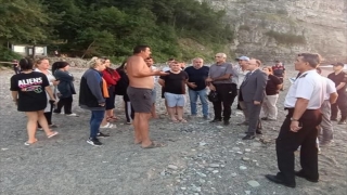 Zonguldak’ta denizde kaybolan öğrenciyi arama çalışmalarına ara verildi