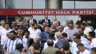 CHP’li Ağbaba, akaryakıt istasyonları mühürlenen iş yeri sahipleriyle basın açıklaması yaptı: