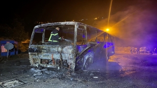 Zonguldak’ta işçi servisi yangında kullanılamaz hale geldi