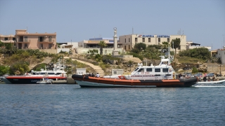 İtalya’nın Lampedusa Adası düzensiz göçmen yükünü karşılamaya çalışıyor