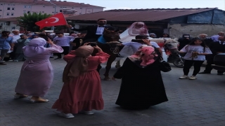 Karabük’te atlara binen gelin ve damat şehir turu attı