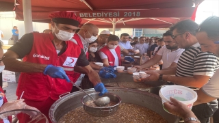 Tunceli ve Erzincan’da vatandaşlara aşure dağıtıldı