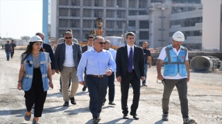 Antalya Valisi Ersin Yazıcı yapımı süren Antalya Şehir Hastanesi inşaatını inceledi 