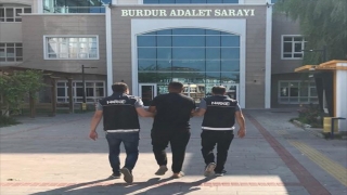 Burdur’da serada Hint keneviri yetiştirdiği öne sürülen 2 kişiden biri tutuklandı