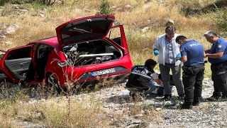 Ankara’da üç aracın karıştığı trafik kazasında 1 kişi öldü, 4 kişi yaralandı