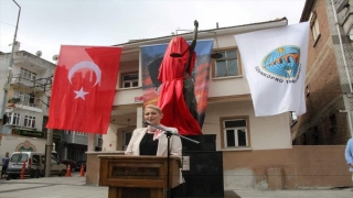 Edirne’nin Uzunköprü ilçesinde tahrip edilen Adalet Anıtı’nın yerine yenisi yaptırıldı