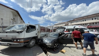 Muğla’da 3 kişinin yaralandığı kaza anı güvenlik kamerasında