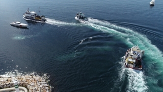 Çanakkale’de yeni av sezonuna girmeye hazırlanan balıkçılar törenle uğurlandı