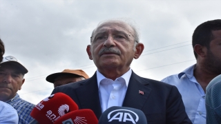 CHP Genel Başkanı Kılıçdaroğlu çeltik tarlasında çiftçilerle buluştu