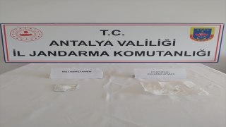 Antalya’da uyuşturucu bulunan araçtaki 3 kişi gözaltına alındı