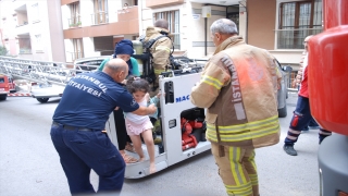 Maltepe’de apartmanın giriş katında çıkan yangın söndürüldü