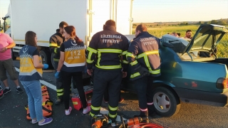 Kırklareli’nde park halindeki kamyonete çarpan otomobilin sürücüsü öldü